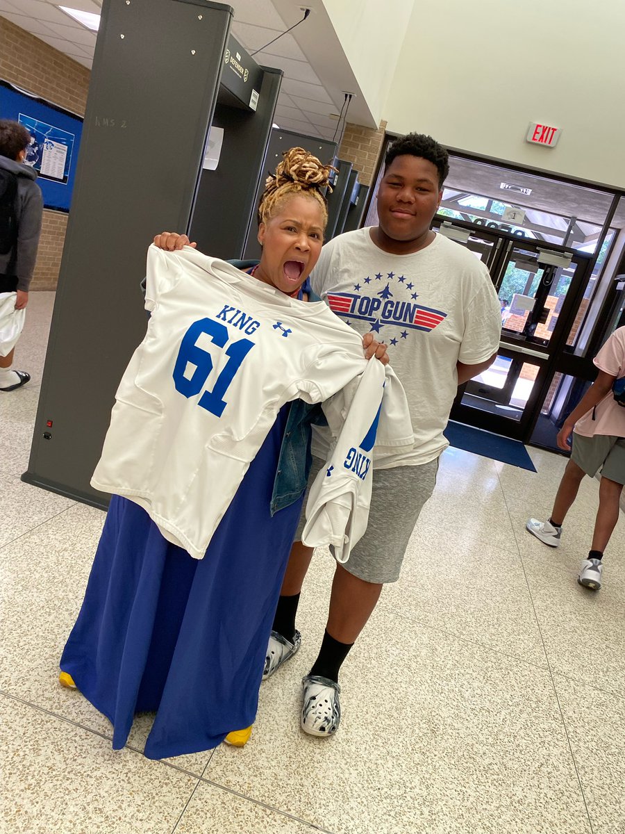 King9thFootball's tweet photo. Our players passed out Jerseys to their Panther Mentors for our first home game! The teachers were pumped!! Thank you for all you do for our Kids. #KingvsAllYall #GoPanthers #KingsLiveHere @CEKing_Football @CEKing9thCampus @CEKCoachYoung1 @CoachFitz85 https://t.co/X5GsDCDNDF