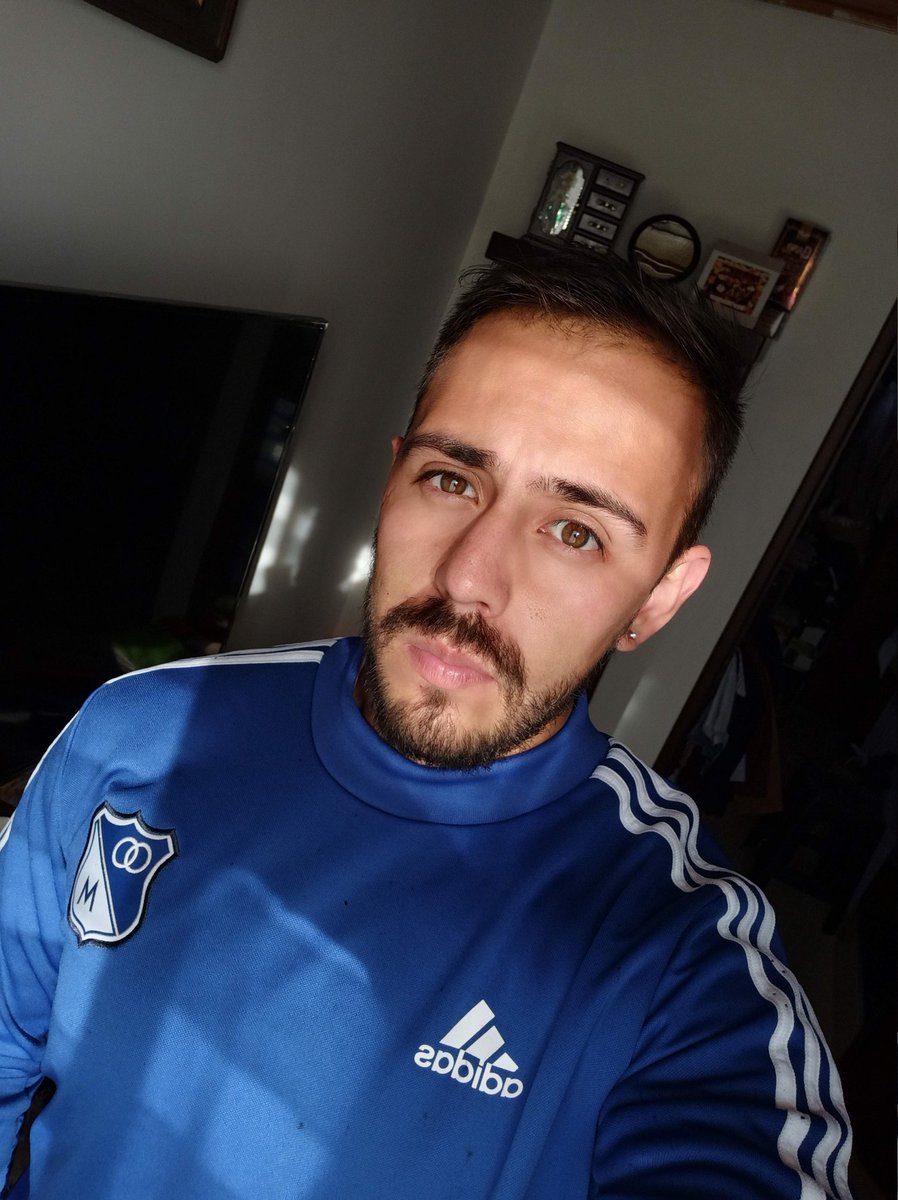 cdgg9329's tweet photo. #LaCopaAzul los estoy escuchando desde la app y sin poder ver nada por que #LoPagaraSuMadre
@MillosFCoficial porque nos hace sufrir tanto @Luisca_Guerrero @julianacasali @Radioacktiva_ https://t.co/ULjuQmxQXM