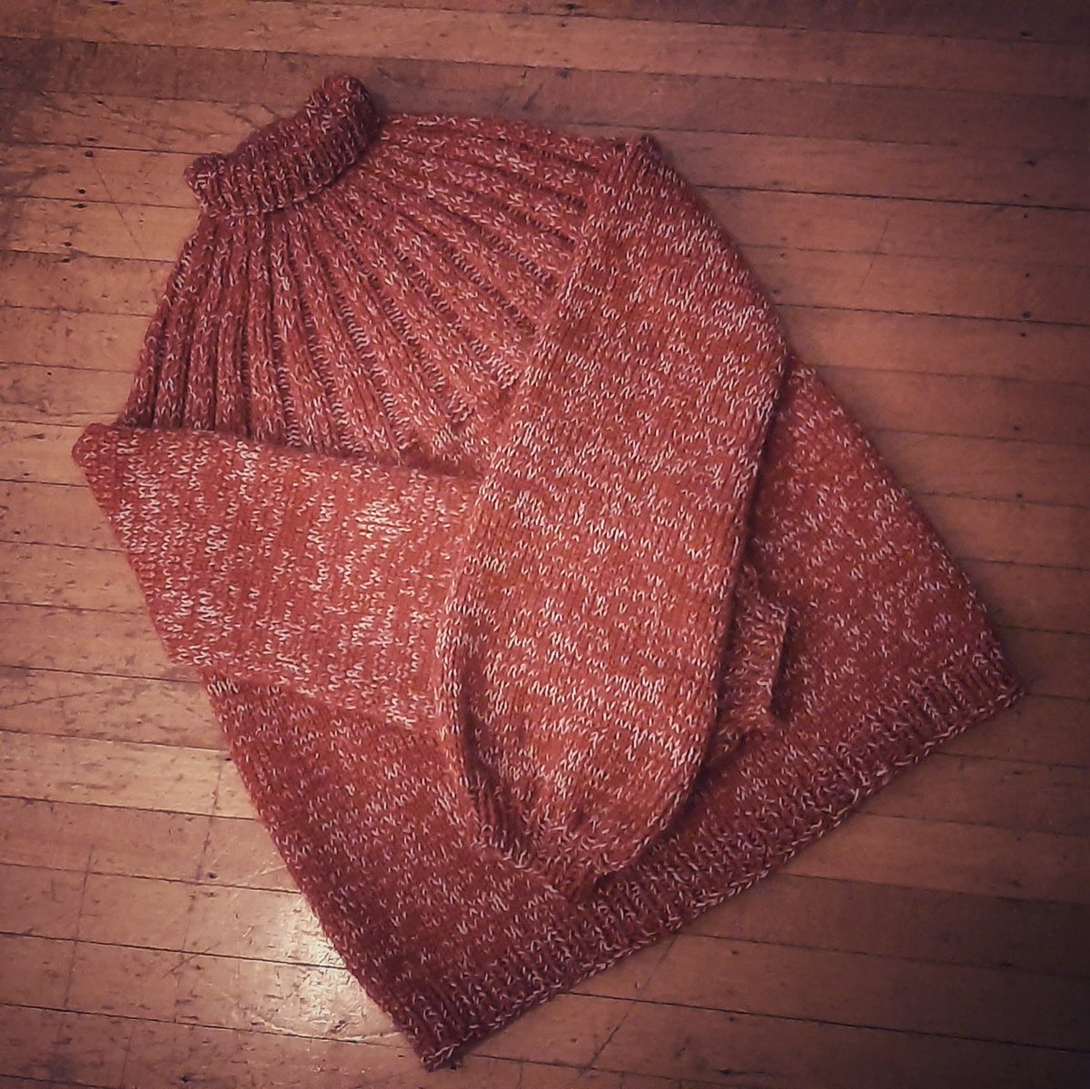 themellowing's tweet photo. Finally finished my sweater in time for the weather to change 🍂

#knitting #handmade 
#knittingtwitter #imadethis https://t.co/ixSiAkFUge
