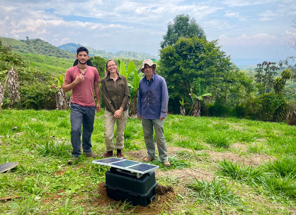 Seismo_Lara's tweet photo. Getting the MUSICA stations installed in coffee country. Hard work is fun with great colleagues! @MUSICAscience @CarnegiePlanets @carnegiescience
@miguelalzateg https://t.co/Y516stIh9E