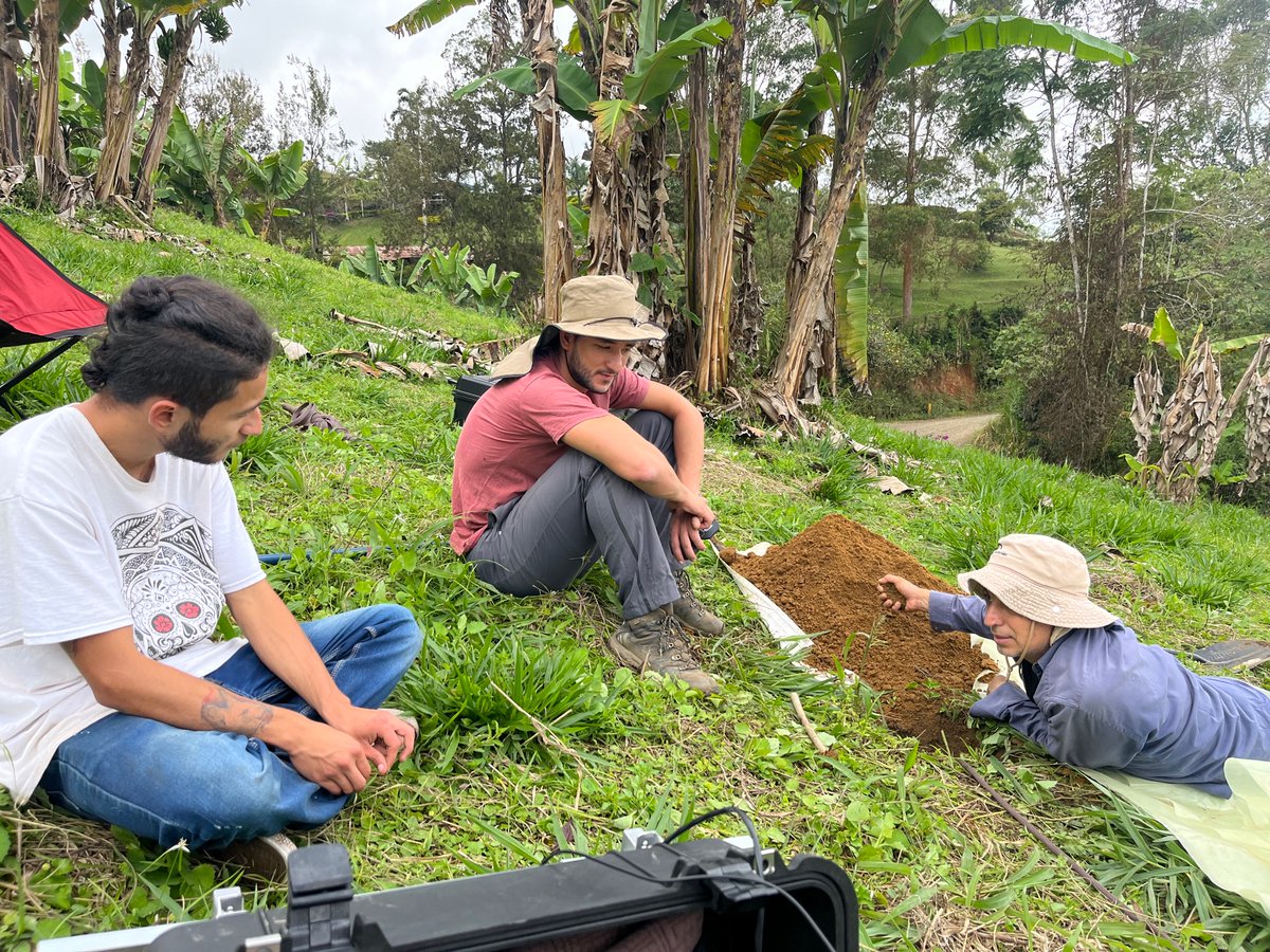 Seismo_Lara's tweet photo. Getting the MUSICA stations installed in coffee country. Hard work is fun with great colleagues! @MUSICAscience @CarnegiePlanets @carnegiescience
@miguelalzateg https://t.co/Y516stIh9E