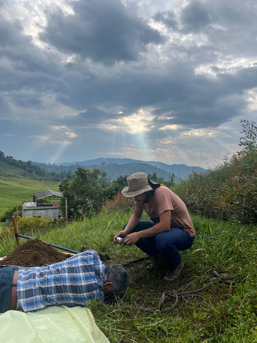 Seismo_Lara's tweet photo. Getting the MUSICA stations installed in coffee country. Hard work is fun with great colleagues! @MUSICAscience @CarnegiePlanets @carnegiescience
@miguelalzateg https://t.co/Y516stIh9E