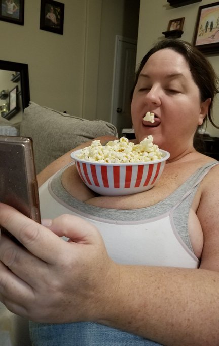 Handsfree popcorn eating. Jealous? 😝 https://t.co/8wi5P4BKrk<a href="/tag/nyc"class="tags"><span>#nyc</span></a><a href="/tag/newyork"class="tags"><span>#newyork</span></a>