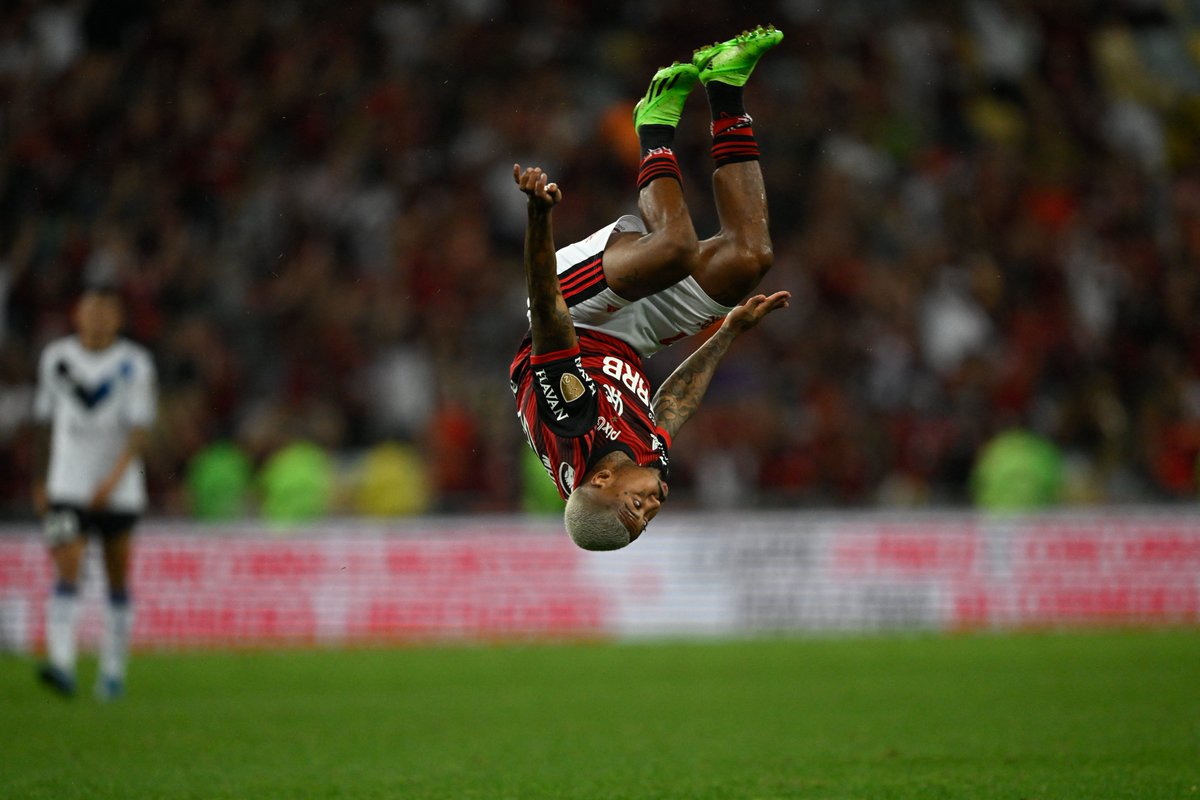 LibertadoresBR's tweet photo. 🇧🇷❤️🖤 Pula pra mais uma final, @Flamengo!

⭐️ #Libertadores #GloriaEterna https://t.co/MUGUORXHRf