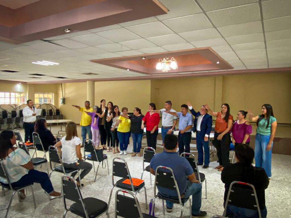 SNTE21's tweet photo. #UnoSomosTodos🙋‍♀️
#TodosSomosUno🙋‍♂️

La #Sección21🟠 del #SNTE📚, celebró las renovación Delegacional de la #DI125 de Primarias y los Centros de Trabajo #CT291 ,#CT373 de Nivel Medio Superior y Secundarias Técnicas, resultando electos los Profesores Joanna Alicia Flores Chávez, https://t.co/IStiWI7mr0