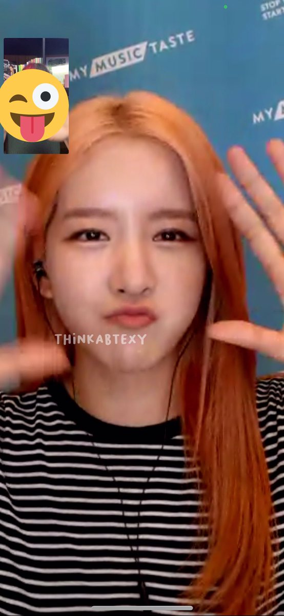 thinkabtexy's tweet photo. i’ve been dead and im sorry but exciting news!!!
i was able to talk to exy again 🥹🫶🏻 she actually remembered my cat and i from last year <3 she’s truly the best

ʚ #엑시 #EXY #우주소녀 #WJSN ɞ https://t.co/d53Af4o88x