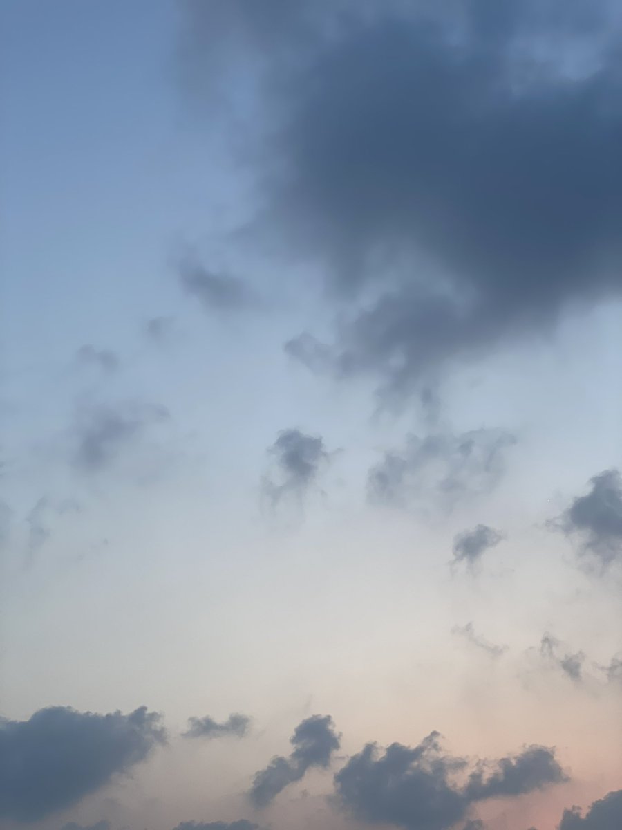 DalalJAlOmar's tweet photo. The #sky this morning looks like a watercolour painting 😍 ما شاء الله تبارك الله
#FluffyClouds #AmazingSkies #KuwaitSky https://t.co/bwW3NglWRm