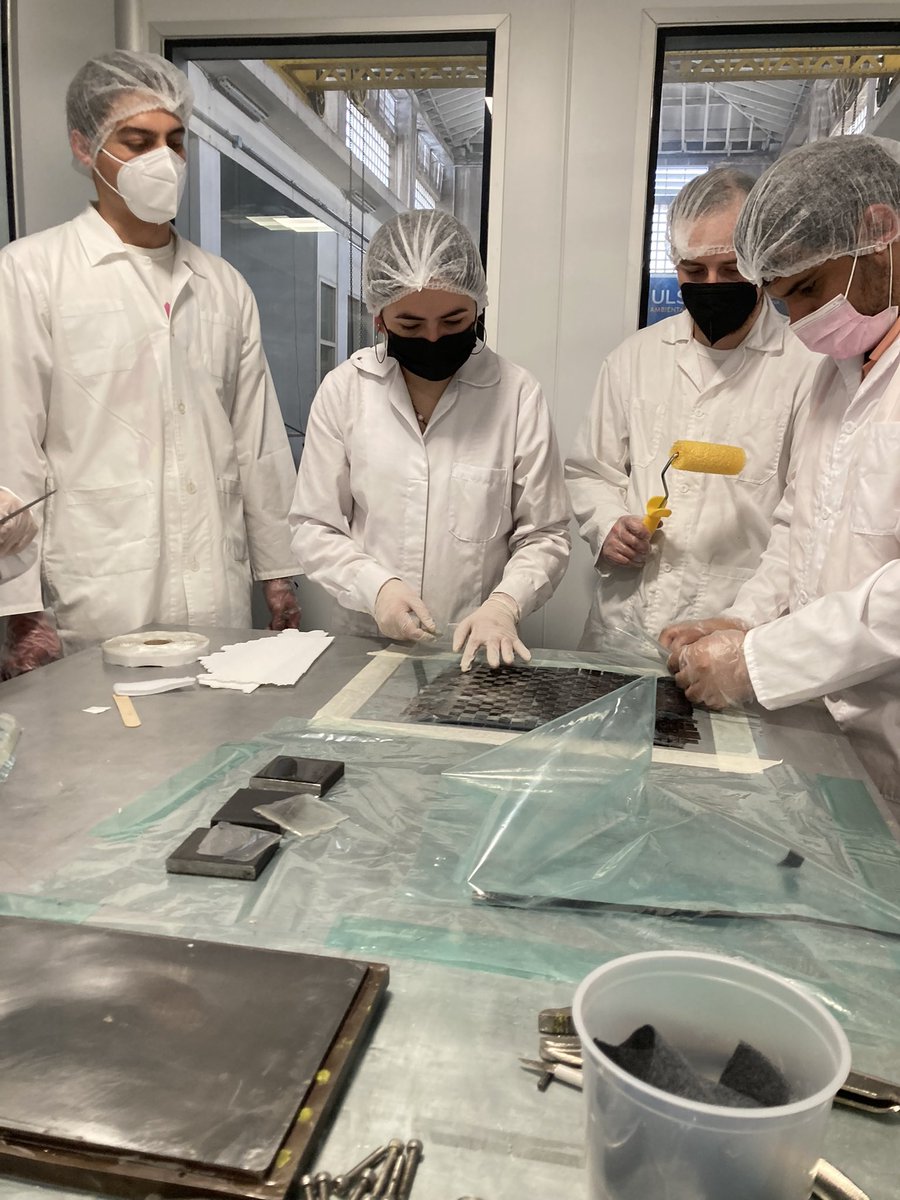 AntakariSolar's tweet photo. ¡Aprendiendo a laminar en @userenaoficial !
El día de hoy nuestro equipo se reunió para aprender a realizar láminas de fibra de carbono para estar preparados para la construcción del nuevo Intikallpa VI 👏 
#userena #autosolar #intikallpa #bwsc23 
@userenaoficial @aminerals https://t.co/UIN2CnIVEE