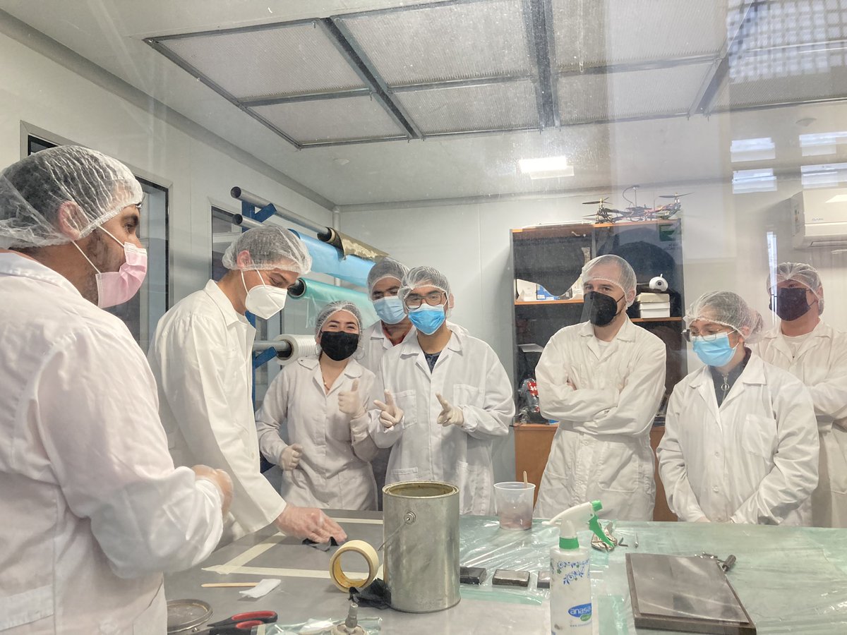 AntakariSolar's tweet photo. ¡Aprendiendo a laminar en @userenaoficial !
El día de hoy nuestro equipo se reunió para aprender a realizar láminas de fibra de carbono para estar preparados para la construcción del nuevo Intikallpa VI 👏 
#userena #autosolar #intikallpa #bwsc23 
@userenaoficial @aminerals https://t.co/UIN2CnIVEE