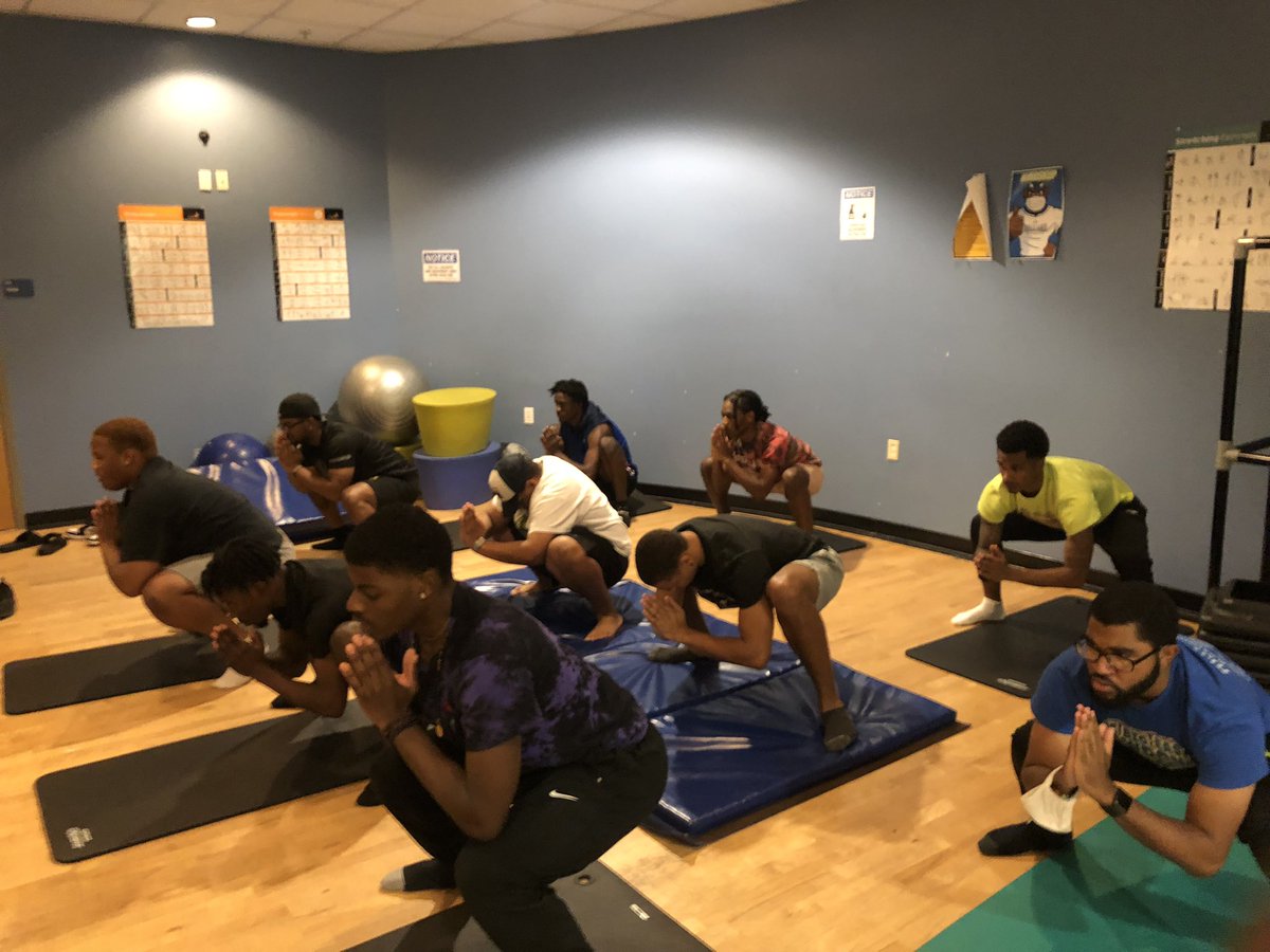 BetaPhi1938's tweet photo. Thank you to everyone who came out to “Pharaohs’ Meditation” and got a chance to relax with us!!

🧘🏾 Based on your overwhelming support, be on the look out for more yoga sessions to come 🦧 #WeShallTranscendAll

#BuildingtheYard w/ @NPHC_DU https://t.co/UoB6oWBu03