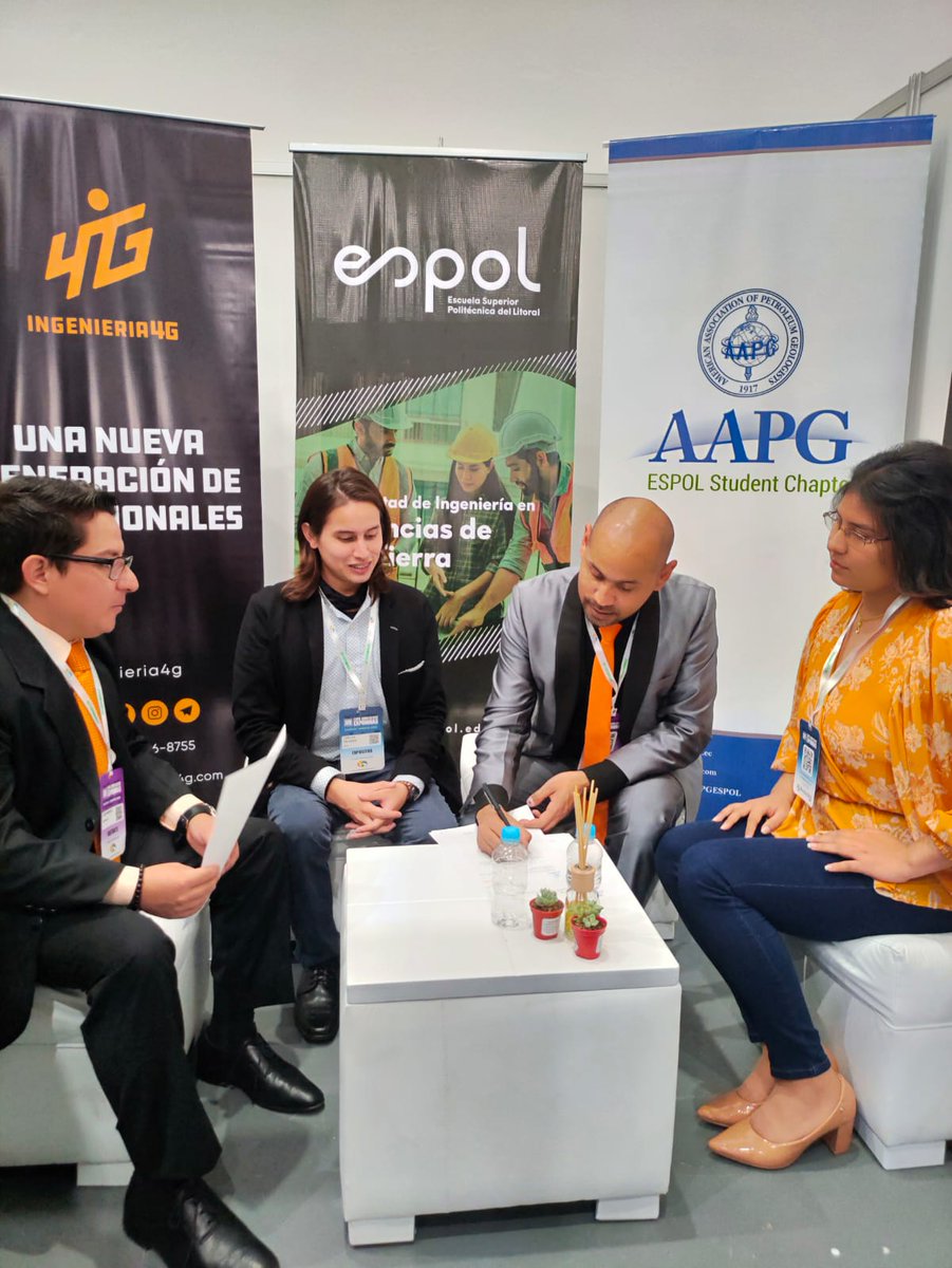AAPGESPOL's tweet photo. Es de nuestro agrado informarles que AAPG ESPOL firmó un convenio de cooperación con @ingenieria4g, teniendo como objetivo fortalecer la formación de la comunidad geocientífica.

#alianzas #aapgespol #ingenieria4g #geologia #geociencias #espol https://t.co/VvnJFCijmo