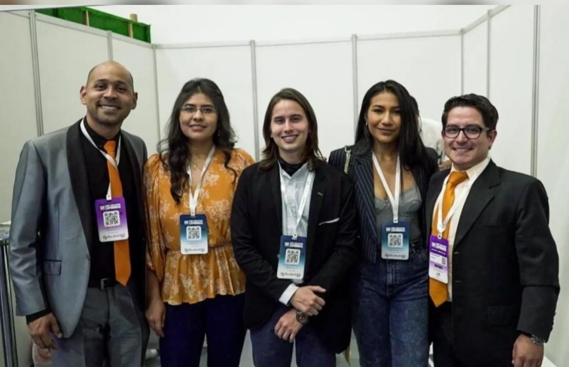 AAPGESPOL's tweet photo. Es de nuestro agrado informarles que AAPG ESPOL firmó un convenio de cooperación con @ingenieria4g, teniendo como objetivo fortalecer la formación de la comunidad geocientífica.

#alianzas #aapgespol #ingenieria4g #geologia #geociencias #espol https://t.co/VvnJFCijmo