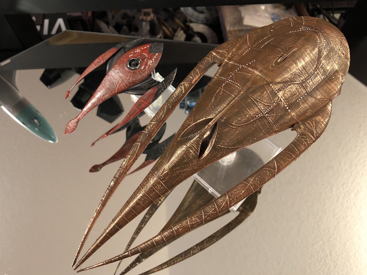 GeekToyLove's tweet photo. Completed the Moya/Talyn set tonight. 3D printed at approximately 1/5500 scale, Moya in PLA, Talyn in resin, using X-Wing bases and pegs for stands.
#2022Commissions #GeekDen https://t.co/TKa3Mcrec3