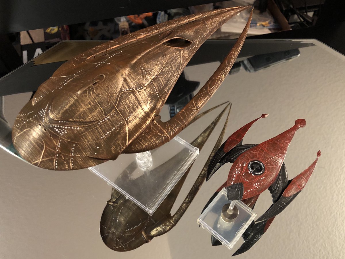 GeekToyLove's tweet photo. Completed the Moya/Talyn set tonight. 3D printed at approximately 1/5500 scale, Moya in PLA, Talyn in resin, using X-Wing bases and pegs for stands.
#2022Commissions #GeekDen https://t.co/TKa3Mcrec3
