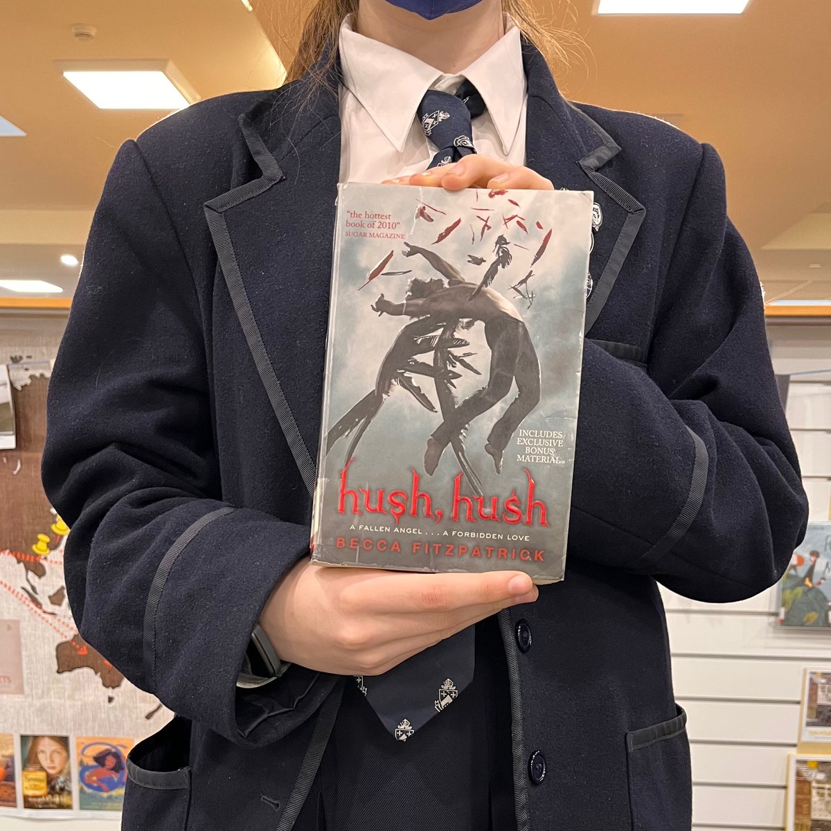 MGGS_Library's tweet photo. Hush, hush by Becca Fitzpatrick is a fantasy novel with a romance sub-plot.  I enjoy, that It incorporates real world elements, including Christianity.  Book recommendation by a Year 8 student. #bookrecommendation @becfitzpatrick https://t.co/EoCAiJv82v
