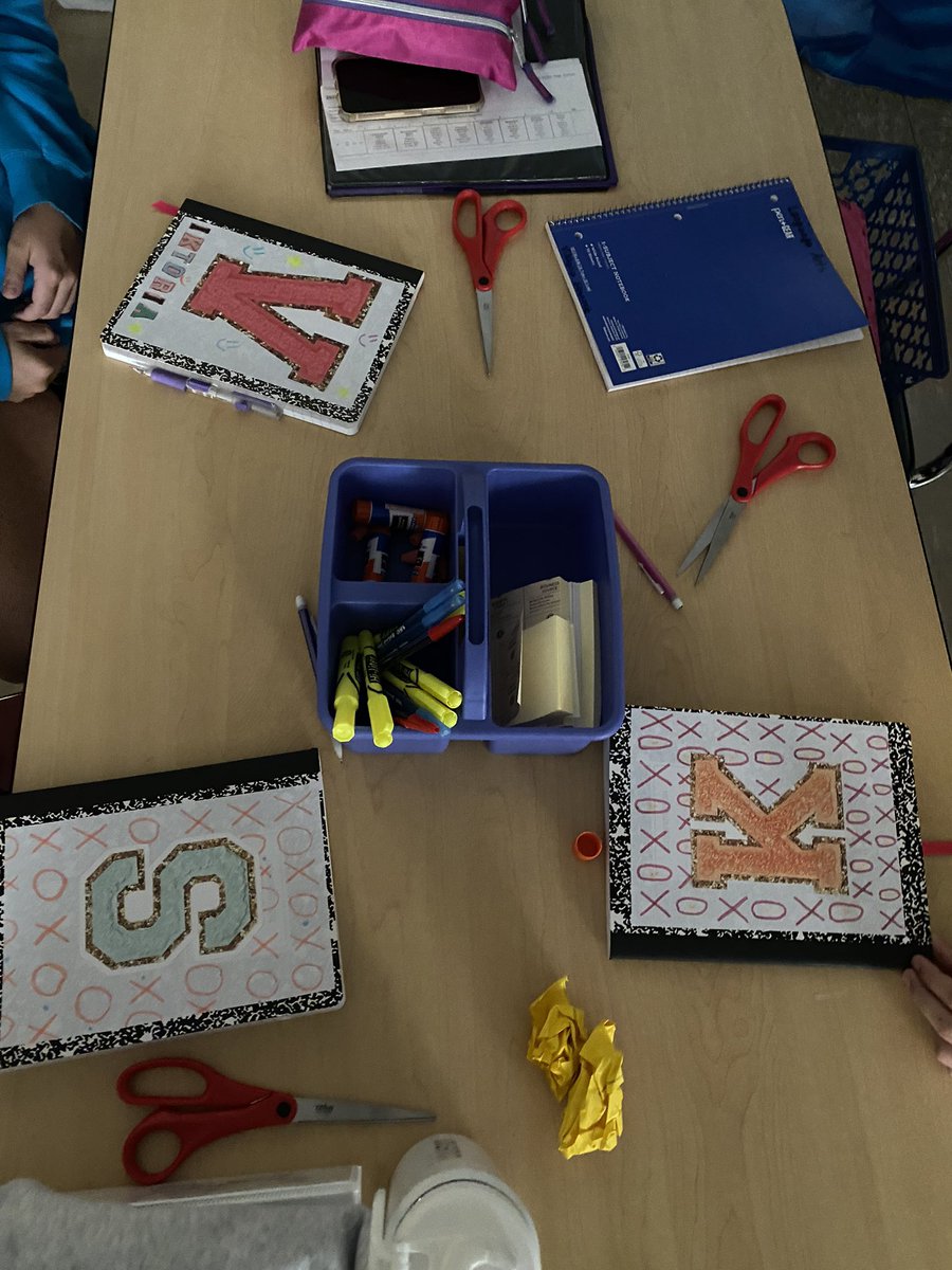 MsSegura109's tweet photo. Room 401 is ready to WRITE with our  Interactive Writing Notebooks! Thank you to our Curriculum Department for our writing supplies, we appreciate it all! @ChristineBald18 @MeaganGibson89 &amp; CourtneyLowell @WilkinsJH1 @ISD109 https://t.co/V5nrQc1d0U
