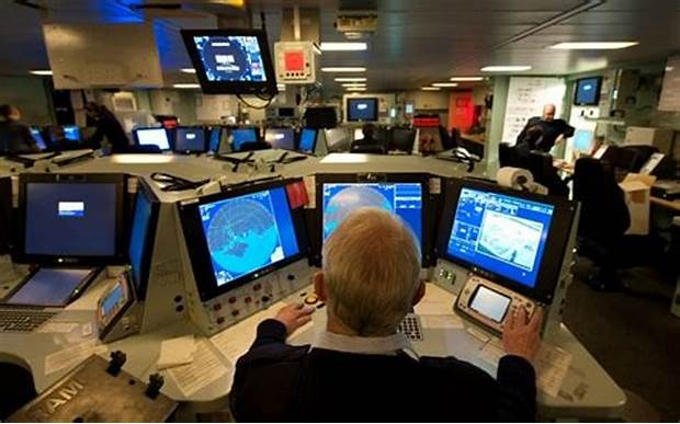 ScreamyB0I's tweet photo. 8:37am EST
Boston Air traffic control alerts military, Air National guard mobilizes jets to intercept and follow flight 11
#Setember11 https://t.co/exNifDydiJ