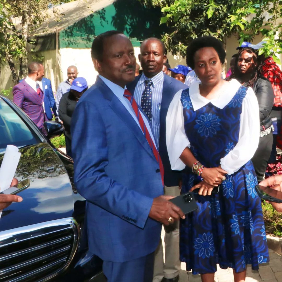 PalomaGatabaki's tweet photo. #BuffaloGang with @skmusyoka https://t.co/gvQmIKDD2S