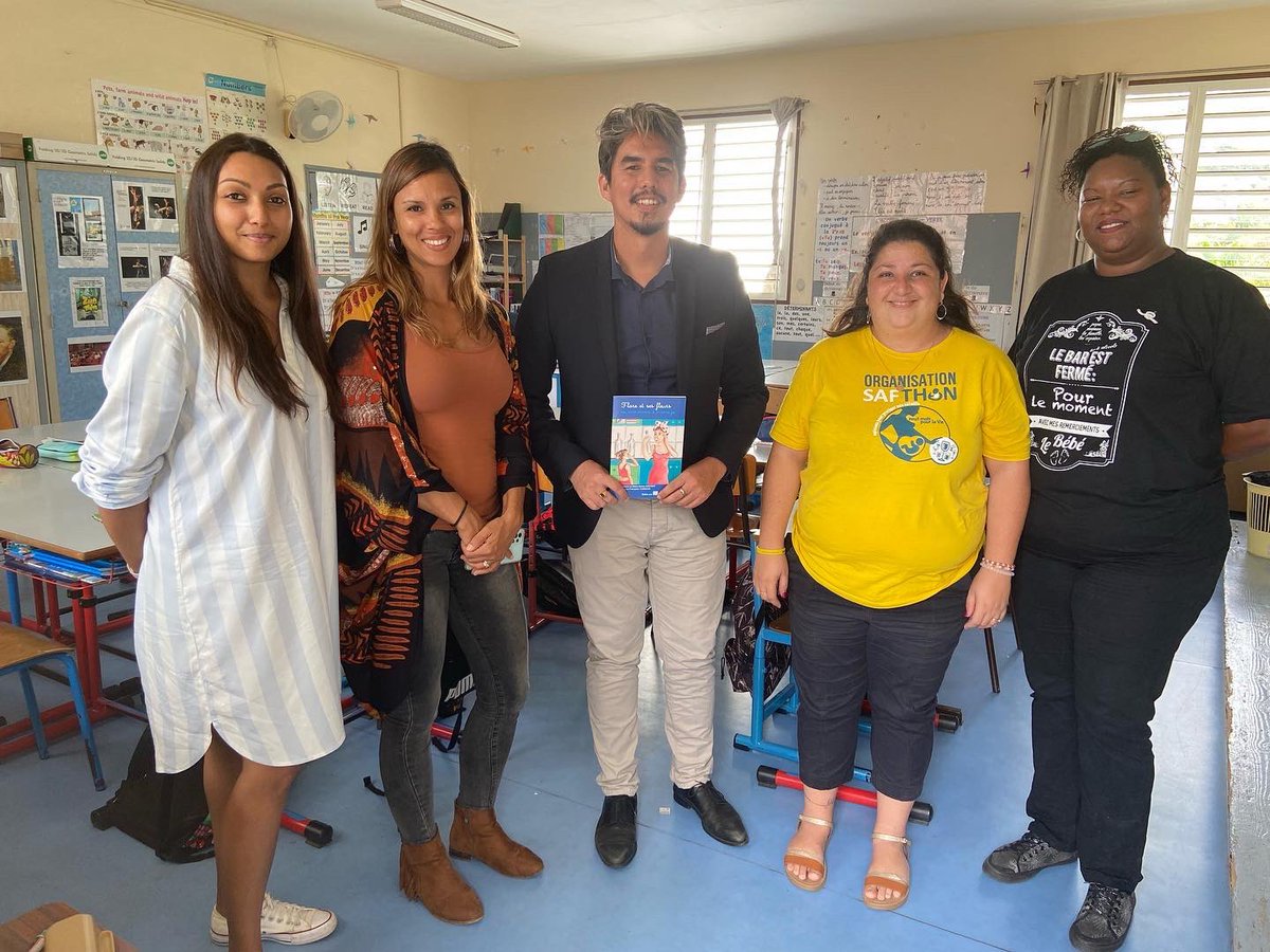 jeanmax_boyer's tweet photo. L’association SAF (Syndrome d’alcoolisation fœtale) a fait une intervention à l’école des Camélias dans le cadre de l’école du #bonheur.
260 marmailles sont touchés par an à #lareunion, soit 5 fois plus qu’en métropole.
#saintdenis974 #jeunesse #éducation #prevention #safthon https://t.co/7QKRCcsRs0