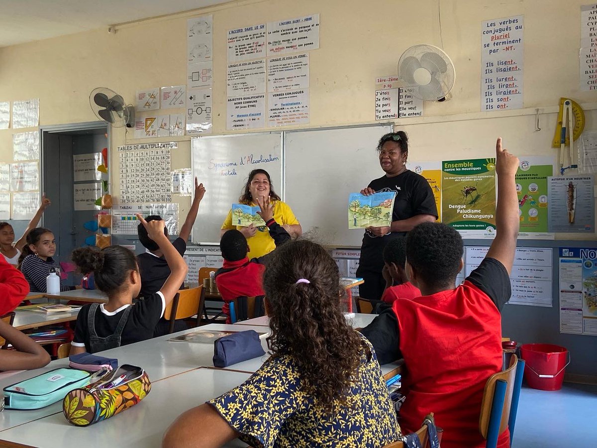 jeanmax_boyer's tweet photo. L’association SAF (Syndrome d’alcoolisation fœtale) a fait une intervention à l’école des Camélias dans le cadre de l’école du #bonheur.
260 marmailles sont touchés par an à #lareunion, soit 5 fois plus qu’en métropole.
#saintdenis974 #jeunesse #éducation #prevention #safthon https://t.co/7QKRCcsRs0