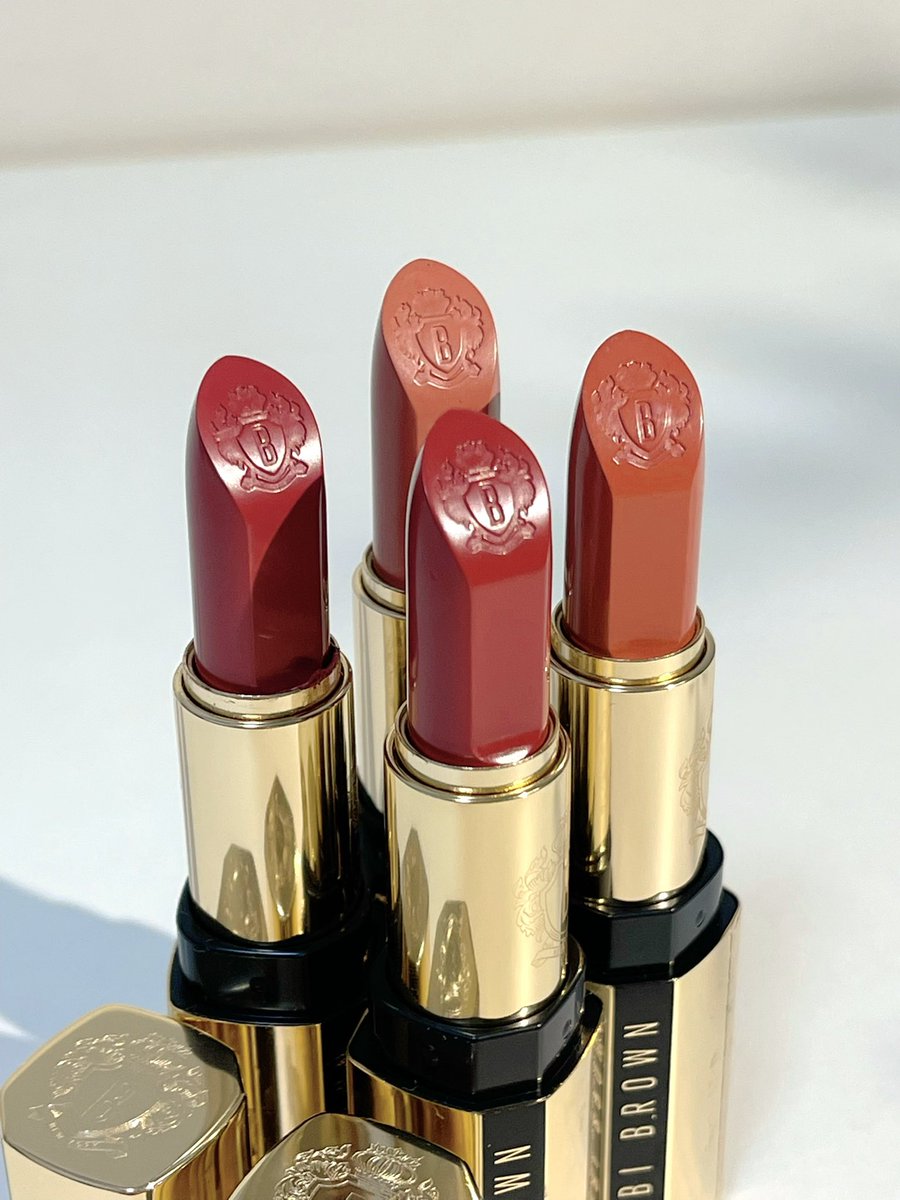 Khunsomsree's tweet photo. New Luxe Lipsticks @BobbiBrown
แพ็คเกจสวยสะดุดตามาก มีโลโก้แบบหรูหรา เขาใส่ใจรายละเอียดในทุกจุด แม้แต่เนื้อลิปสติกก็ปั้มโลโก้ BB เราเปิดออกมาแบบไม่กล้าใช้เลยอ่ะ #ของมันต้องมี https://t.co/bOhMlnhLa4