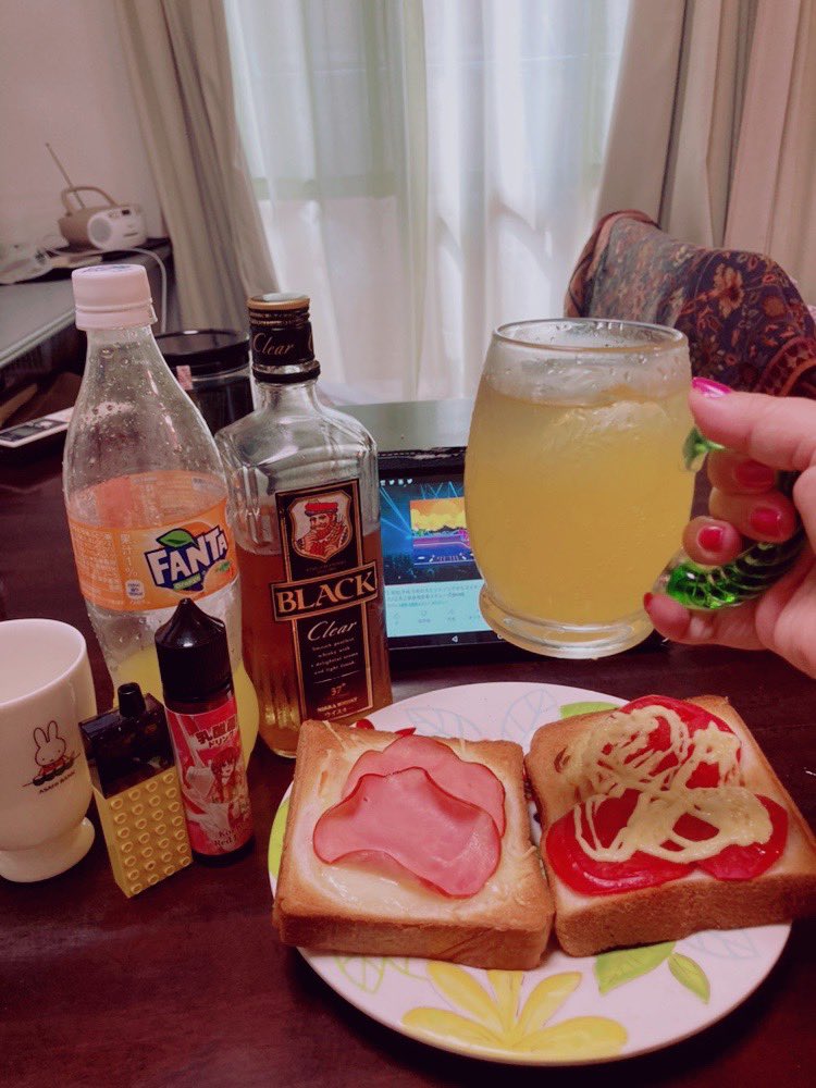 senbei8989's tweet photo. こんにちは🥱
昨日の昼に手抜きで食パンにトマトマヨとハムチーズ乗せてトーストしたの食べたけど結構美味しくて癖になりそう〜。
今日は少しだけ外出w
#vape好きな人と繋がりたい
#Podyssey https://t.co/N6DyTsgWi0