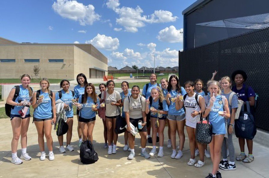 IV_vineyard's tweet photo. Today I became an adult and it was epic! Celebrating with my @LE_LadyLobos and then @feverunited Coppell team! #cookiesandicecream #todayisthe1stdayoftherestofmylife #itsuptomenow #letsgo #mymomintheback✌🏽 https://t.co/q7aWhVwk96