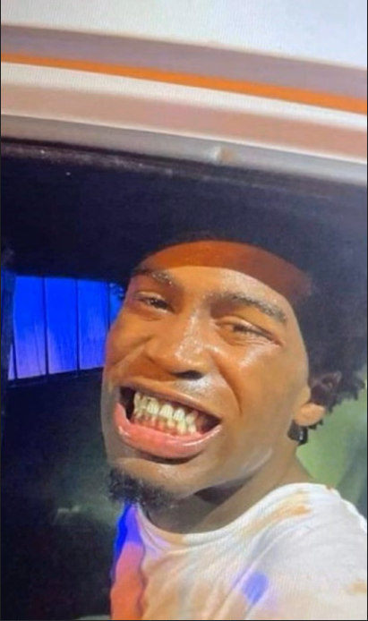 WMCActionNews5's tweet photo. Ezekiel Kelly was taken into custody in Whitehaven after an hours-long chase across the Mid-South. https://t.co/0DKQ0kMac2 https://t.co/XwNPHRrdMw