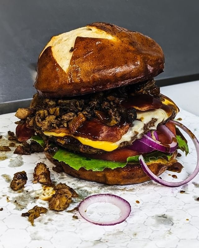 ChrisGo81838884's tweet photo. Introducing the I'll Take A Bite Of That Special.
#foodtruck #mkehome #food #eatlocal #lunch #dinner #garden #instafood #foodlover #mkexplore #foodies #nacho #yummy #burger #delicious #foodtruckfood  #gardener #foodtrucklife #gardening #supportlocal #mke
#supportsmallbusiness https://t.co/JSgT8wb2KO