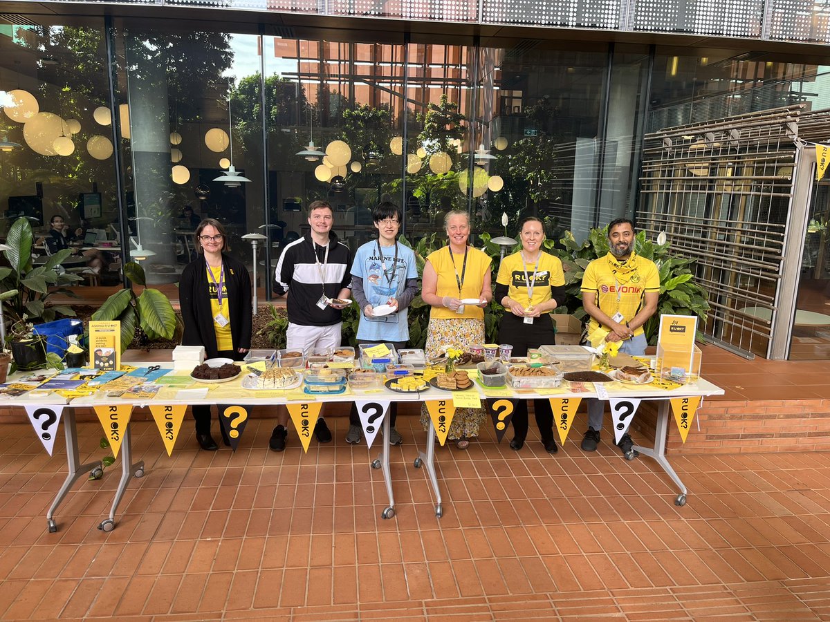 Amcinerneyleo's tweet photo. Fantastic atmosphere @TRI_info today for #RUOKDay2022 🌼
Thanks everyone who organised it. @RichardsonL1Lab Peter Murphy, Nathan Wang, Joanne Leerberg, Jessica Ineson @Mackyavalley (Masood Ali) 💛💛💛
#UQDISE @UQMedicine #UQDI ED&amp;I @MaterResearch 
#OneTRI - a supportive workplace https://t.co/YHEGWd1CFN