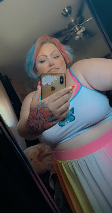 Feeling soft and pretty 🌸 https://t.co/9dy8wzauik