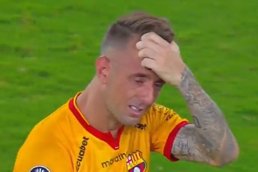 SoIdadoDeFidel's tweet photo. Te conmueve ver al 10 de tu club así después de una semifinal de copa, sin embargo alguien de categoría nos hubiera llevado a otra final continental y no lo hizo (2017-2021) https://t.co/mOVBhzZctB