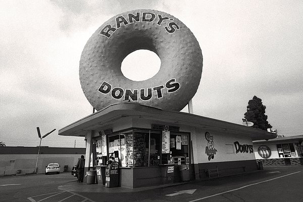 AndyMoine's tweet photo. New artwork for sale! - "Randy's Donuts in Los Angeles California" - https://t.co/MLuFu5dcoO @fineartamerica https://t.co/nFwrBbib4i
