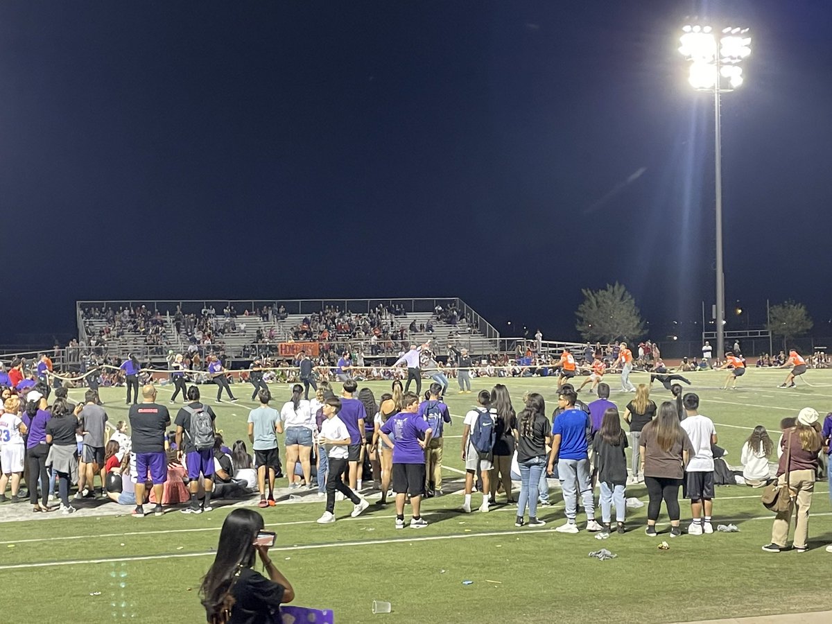 ashleyhernande_'s tweet photo. Congrats to the football team for almost beating the admin team! 😂 @24esther7_EHS @vthoma02_EHS @Desigo13 @gbrasg @Eastlake_HS @EastlakeStuCo  #teamSISD https://t.co/63wlYDht2U