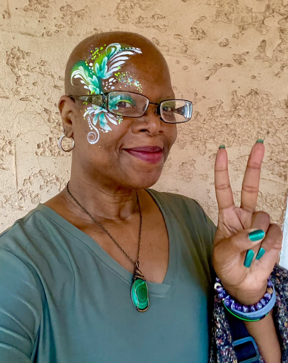 FunnyCheeksTJ's tweet photo. This has been the only time I’ve painted MySelf this year. 
#cancersucks but I aim to win.
I’m on hiatus for the remainder of 2022.
I really miss Y’all!
Keep the celebrations going and I’ll be ready to join in with Y’all again as soon as I can! 🎉🥳👩🏽‍🎨💟
#greenisLife #igotthis 💚 https://t.co/aOqMdFIiDc