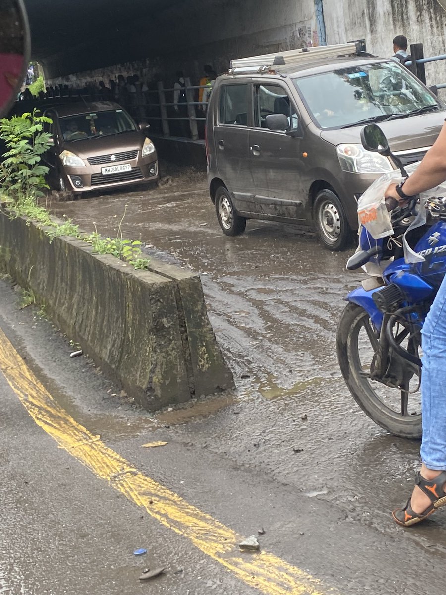 Nandinibhanush2's tweet photo. Sunday swimming party at the pool at kharghar station.please join me @mybmc @bmc #bmc #kharghar #fixthegutter https://t.co/zwG3wr8z0K