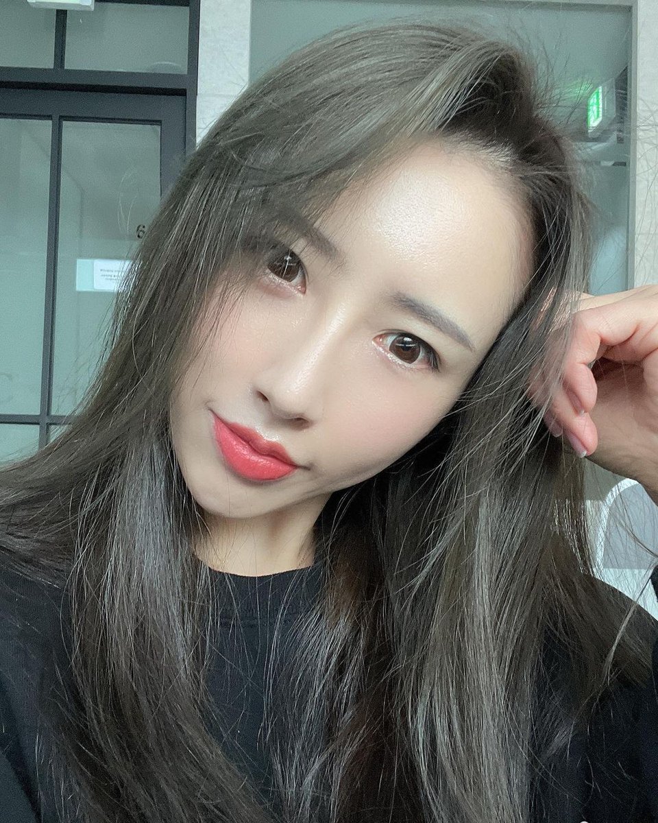 ashlysison's tweet photo. 심심하네요.그냥 셀카한장 올려봐요 
#유부녀 #몸매 #일탈 #아줌마 https://t.co/UE7QrbeLME