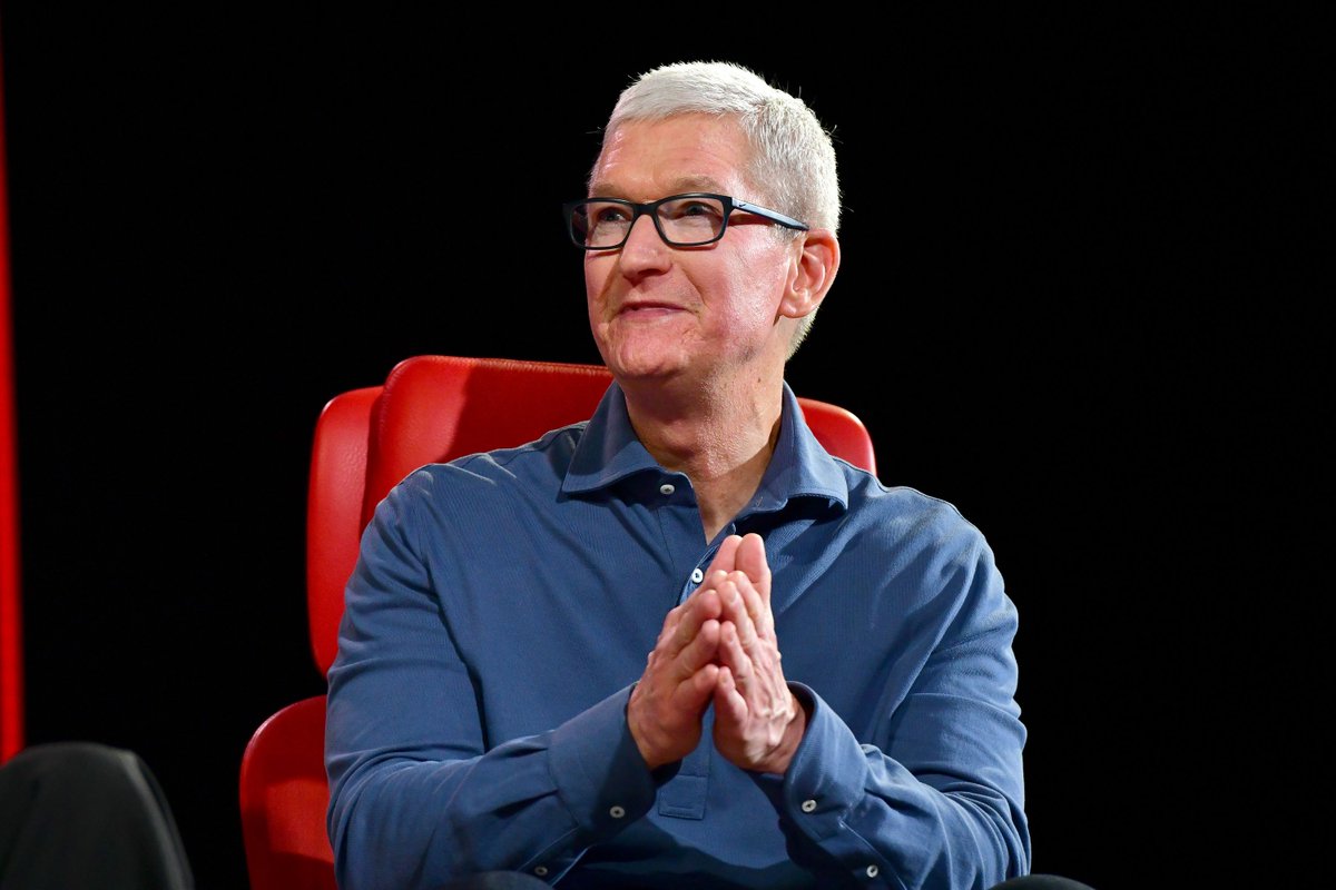 verge's tweet image. Tim Cook says &quot;buy your mom an iPhone&quot; if you want to end green bubbles theverge.com/2022/9/7/23342…
