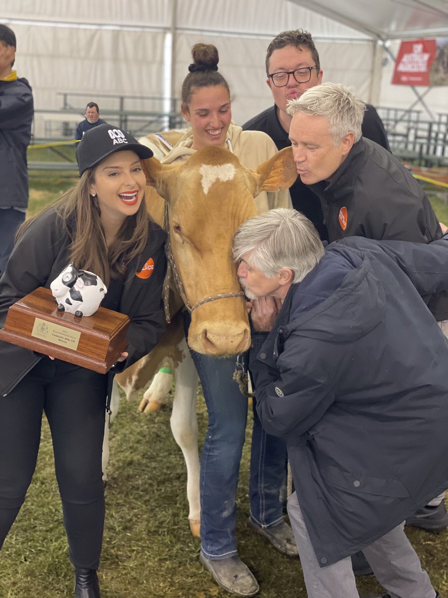 Congratulations to the ABC (Australian Bovine Corporation) for winning the Celebrity Milk-Off @adelaideshow🏆 The team consisted of @Staceylee_ & @nikolaibeilharz, David Bevan and @Julesschiller and the beautiful cow Islay. 🐮❤️ Listen: bit.ly/AdelaideRadioL…