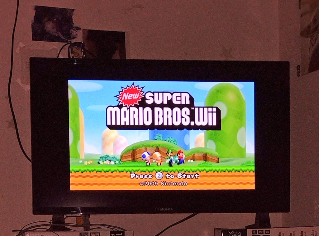 stargazingyoda's tweet photo. Rocking it #oldschool with hubby tonight. Been #bedridden due to #pain tonight so he set up the #wii in our bedroom 🥰🥰 so much fun. Loving it! #truegamergirl #truegamer #gamergirl #supermariobros #donkeykongcountry #donkeykong #datenight #disabledgamer #twitchaffiliate #twitch https://t.co/Wtv5vEbTwH