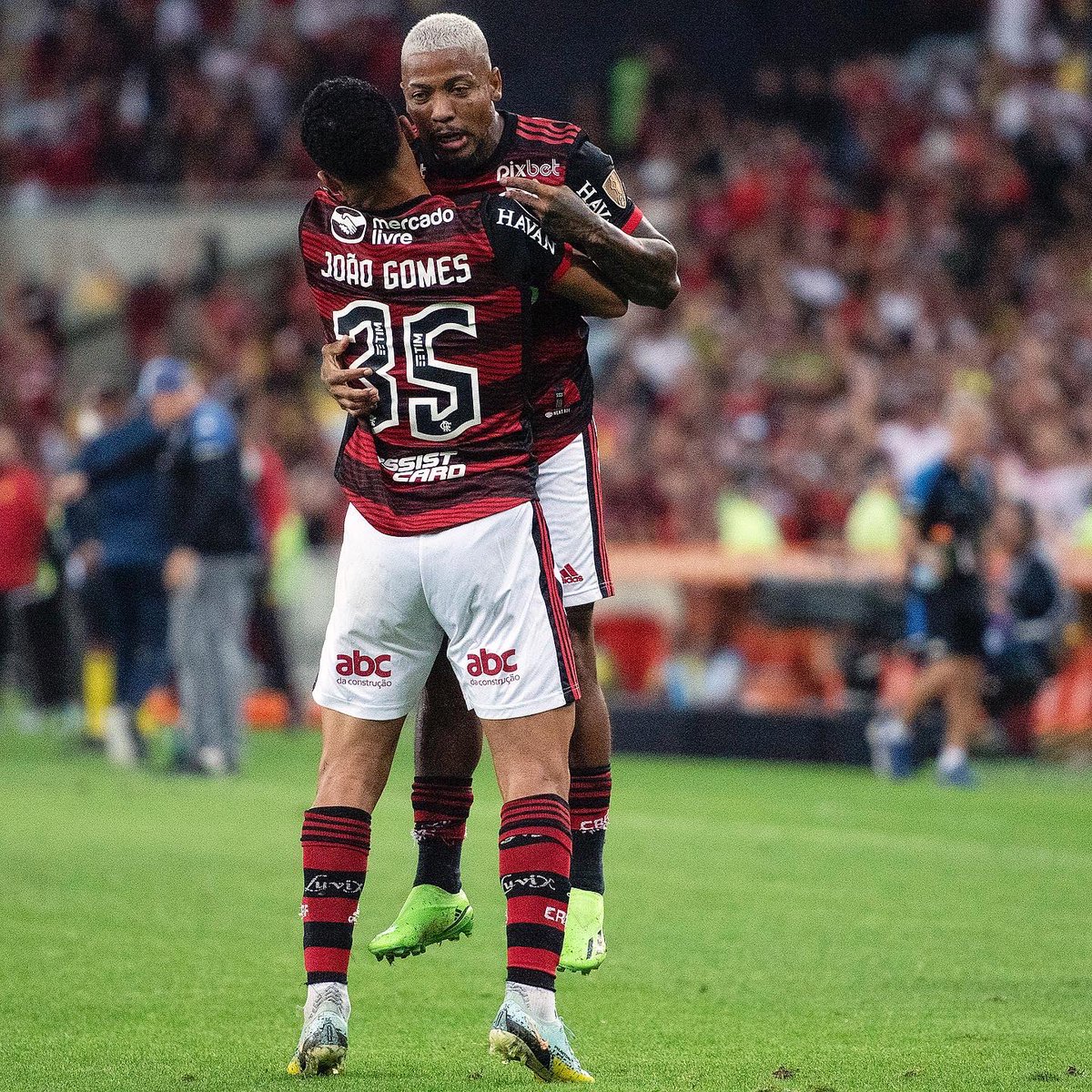 delmirojunior's tweet photo. Sequência da comemoração do Marinho.
@brendon_fls classificado para final da @LibertadoresBR
Fla 2x1 Vélez no @maracana
📷 @delmirojunior
#flamengos #photopremium #arfocrj #imprensa #press #photo #libertadores #maracanã #marinho #velez #semifinal #flaxvel #velezsarsfield https://t.co/dPGGortIhN