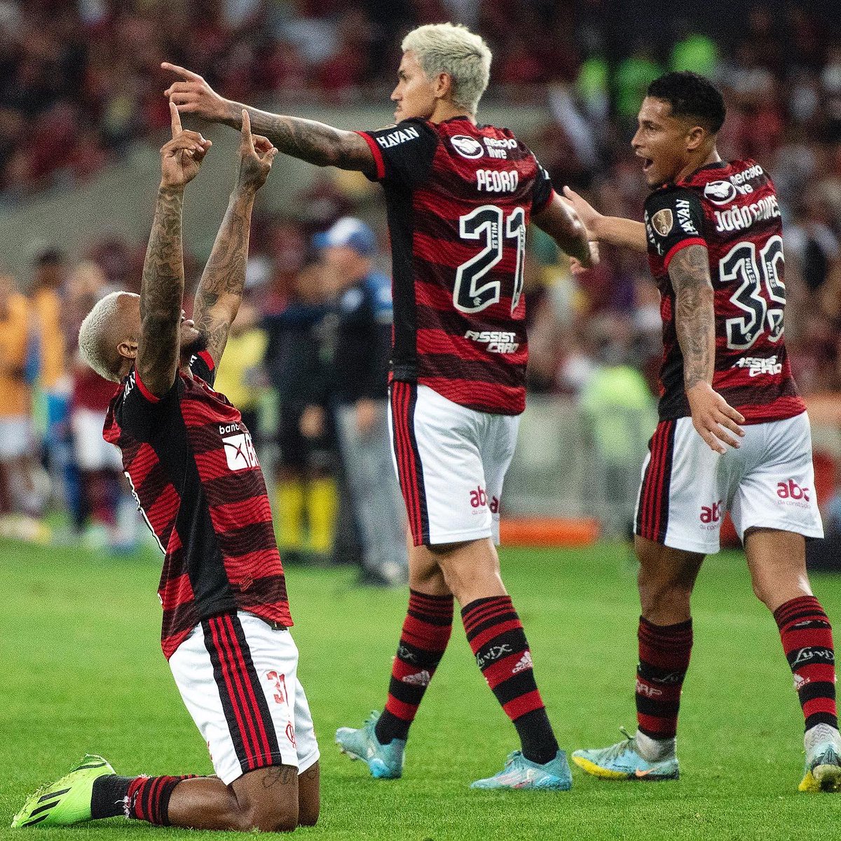 delmirojunior's tweet photo. Sequência da comemoração do Marinho.
@brendon_fls classificado para final da @LibertadoresBR
Fla 2x1 Vélez no @maracana
📷 @delmirojunior
#flamengos #photopremium #arfocrj #imprensa #press #photo #libertadores #maracanã #marinho #velez #semifinal #flaxvel #velezsarsfield https://t.co/dPGGortIhN