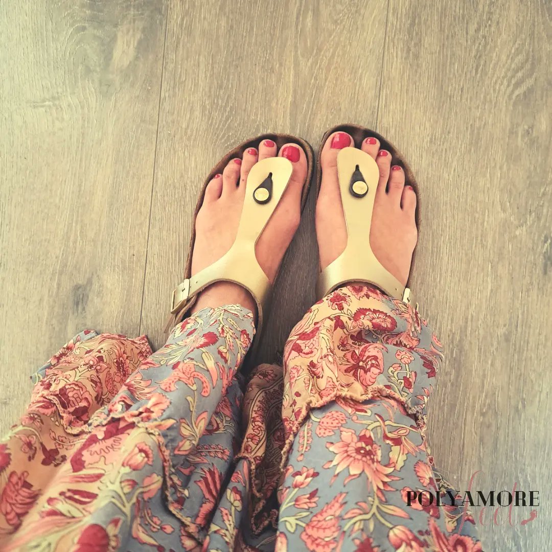 polyamorefeet's tweet photo. Habt einen wundervollen Donnerstag :) ich hab heute abend wieder Date-Time 😍
#polyamorie #polyamorefeet #prettyfeet #birkenstockgizeh #birkenstock #polyamore #Polyamory #polygamy https://t.co/YZZY8lYTO0