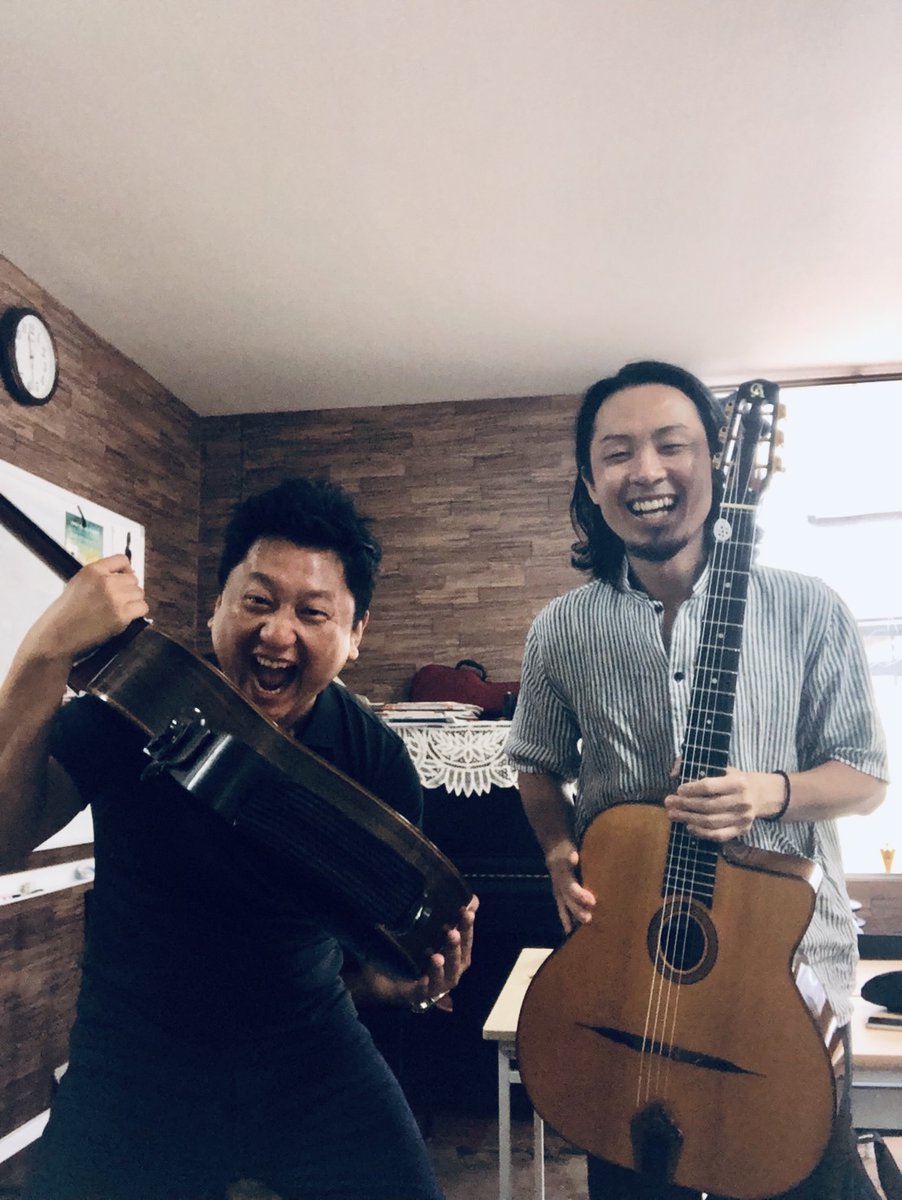 tomoakinishiura's tweet photo. 今日は9/11(日)に向けて、クラシックギタリスト・上垣内寿光さんとの最終リハーサルでした。
▼詳細は…
https://t.co/Stj7ryK5N7

上垣内さんと一緒にクラシック、ジャズ、ジプシージャズなどをDUOアレンジして演奏します。
そして、DUOだけでなく、あいだにそれぞれのソロギター演奏もお届けます！ https://t.co/Qlib5qIL31