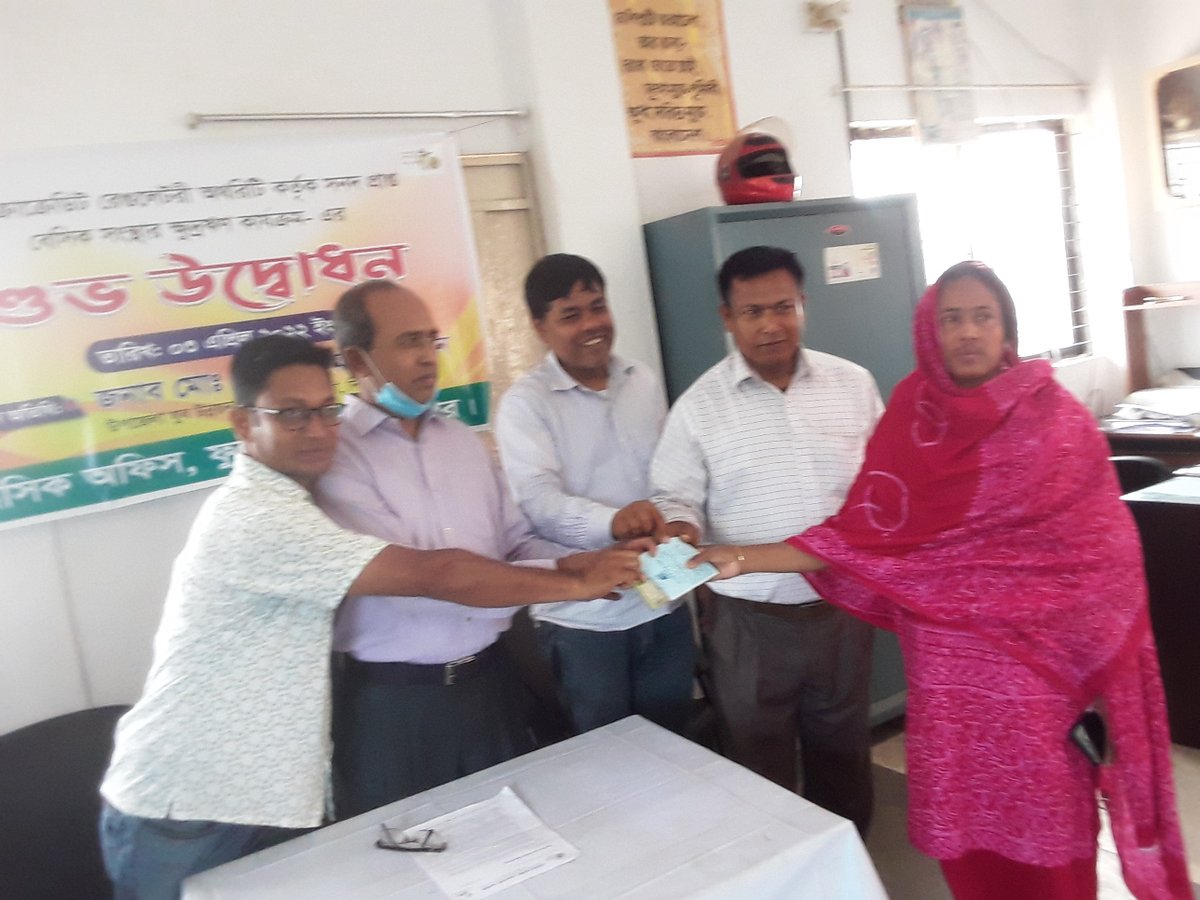 basicbdPhulbari's tweet photo. On 03/04/2022, BASIC organization Phulbari upazila initiated the micro-credit program by upazila youth development officer S.M. Manirujaman. https://t.co/41ufXsXqCv