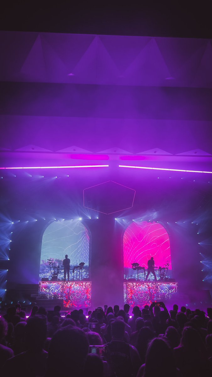 downs_bobb's tweet photo. Odesza.. no words https://t.co/SSUMCqO5BO