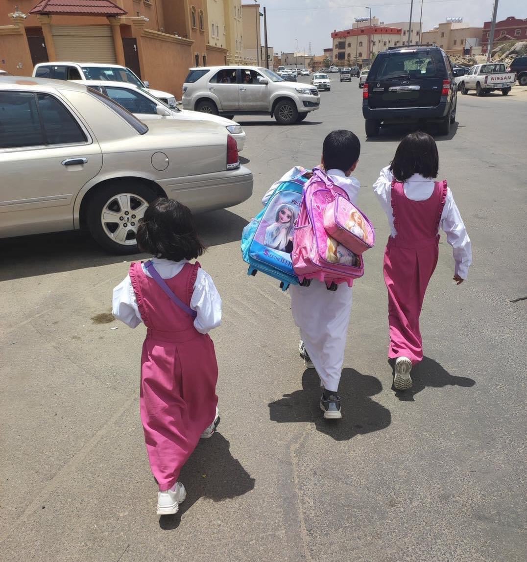 The love a brother has for his sisters as he carries their bags to school in Saudi Arabia 🇸🇦