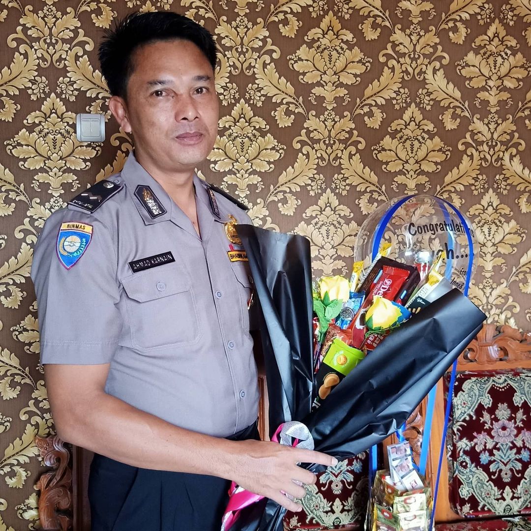 arendra78's tweet photo. @nessiejudge Kak nessy 
Tolong dong angkatin vlog ke story kak nessy tentang kejadia
Polisi tembak polisi di lampung 
Dengan korban bernama ahmad 
Karnain atau AK dengan tersang
Ka bernama RS please liat berita
Nya youtube dan ini foto korban please bacain dong kak https://t.co/fu5q6ewG2f