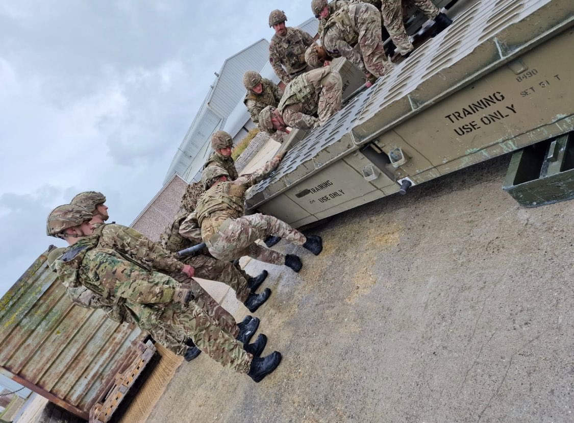 This week we have 31 Fd Sqn from <a href="/32EngrRegt/">32 Engineer Regiment</a> refining their Cbt Engr Skills <a href="/32Engr_CO/">CO 32 Engineer Regiment</a> <a href="/32Engr_RSM/">@32Engr_RSM</a> <a href="/Proud_Sappers/">Corps of Royal Engineers</a>