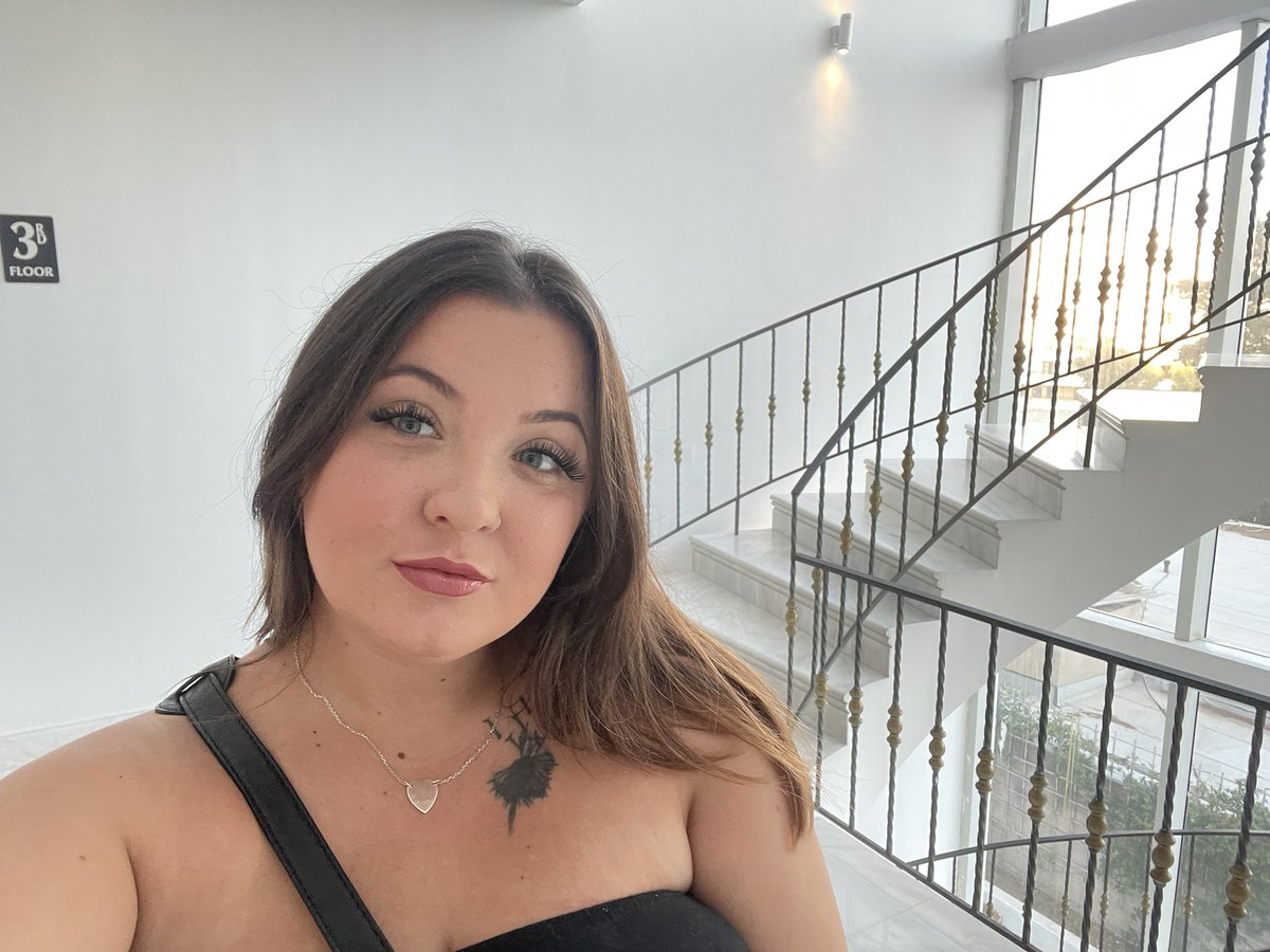 Almightymol tweet media